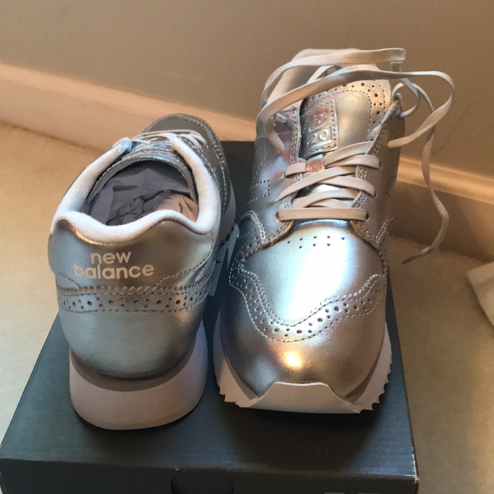 New Balance 520 sneakers